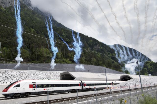Εγκαινιάστηκε στην Ελβετία η μεγαλύτερη σήραγγα του κόσμου